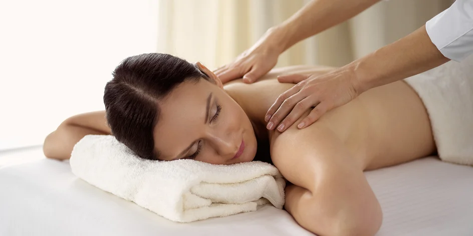 Regenerační masáže šíje a zad na 20–50 minut