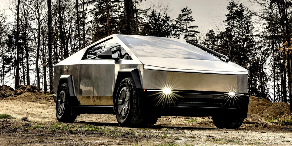 Unikátní Tesla Cybertruck: spolujízda nebo řízení