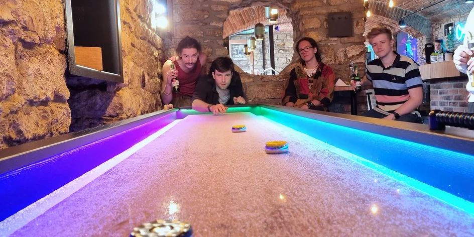 Ping-pong či shuffleboard i drinky až pro 6 hráčů