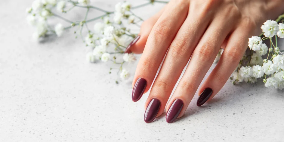 Manikúra, P-Shine i gel lak či modeláž gelových nehtů