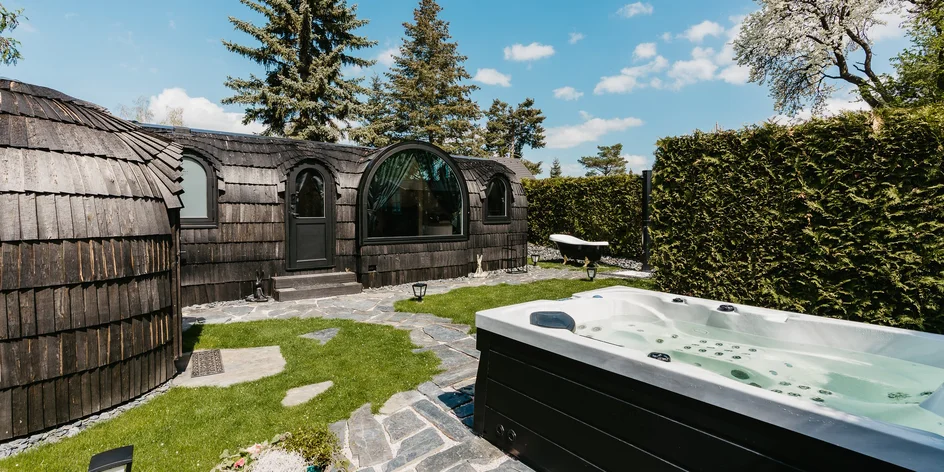 Designové iglú u Plumlovské přehrady s privátním wellness