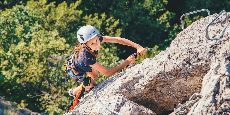 Via Ferrata: lezení po Slánské hoře až pro 3 osoby