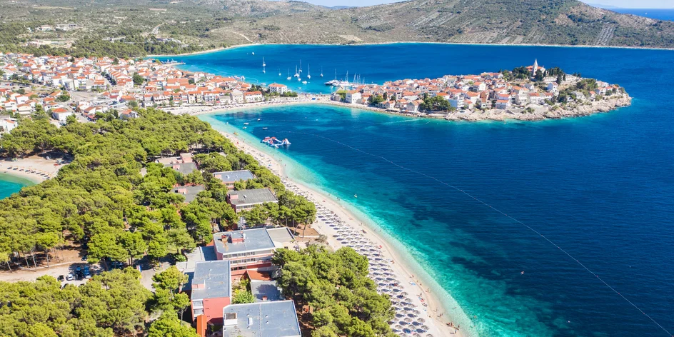Hotel v Dalmácii u pláže: snídaně či polopenze