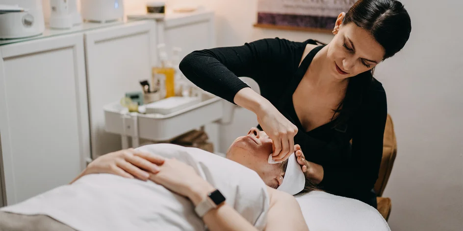 Laminace obočí nebo lash lifting vč. výživy a barvení