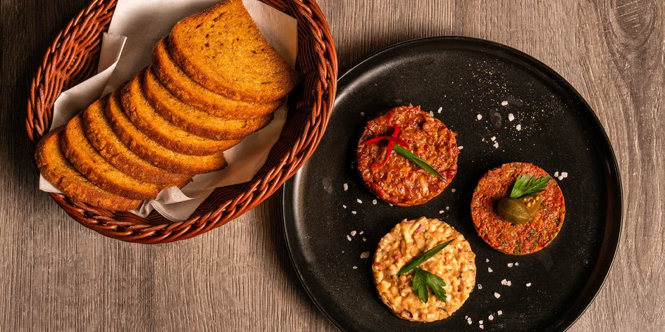 Degustace tataráků v La Corrida: hovězí i romadurový