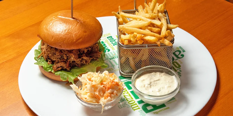 Burger z trhaného masa nebo cheese burger pro 1 i 2