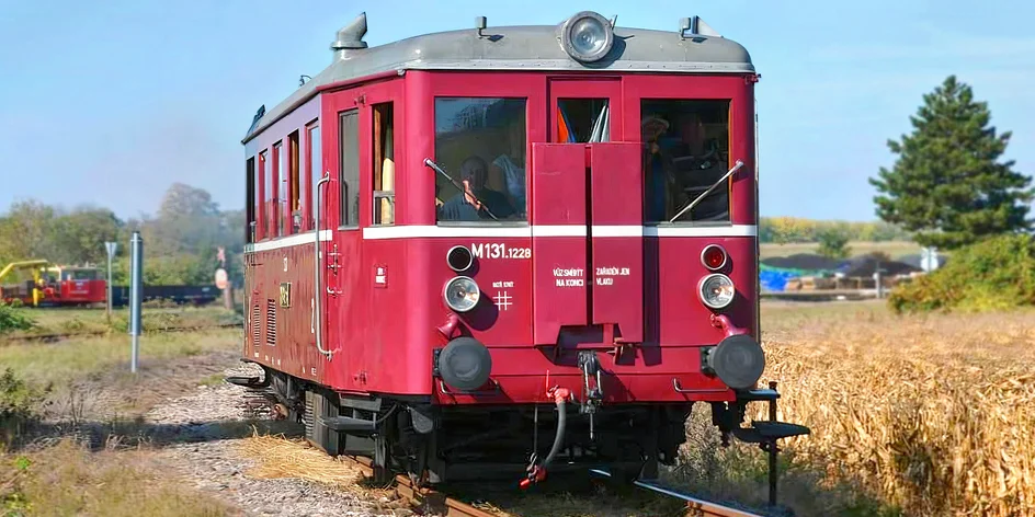 Jízda motoráčkem z Pardubic do Hořic a nazpět