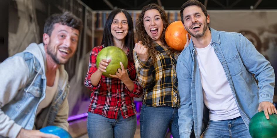1 h bowlingu až pro 8 osob a 450 g žebírek k tomu
