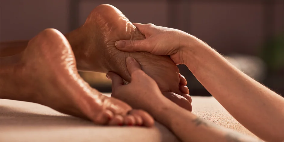 Relaxační masáž zad, šíje i nohou: 55 až 60 minut