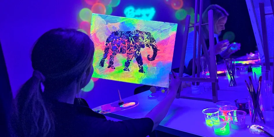Zážitkové malování: ateliér jen pro vás i tvorba ve tmě