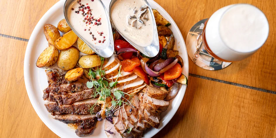 Steakové prkno i s velkým pivem pro 2 osoby