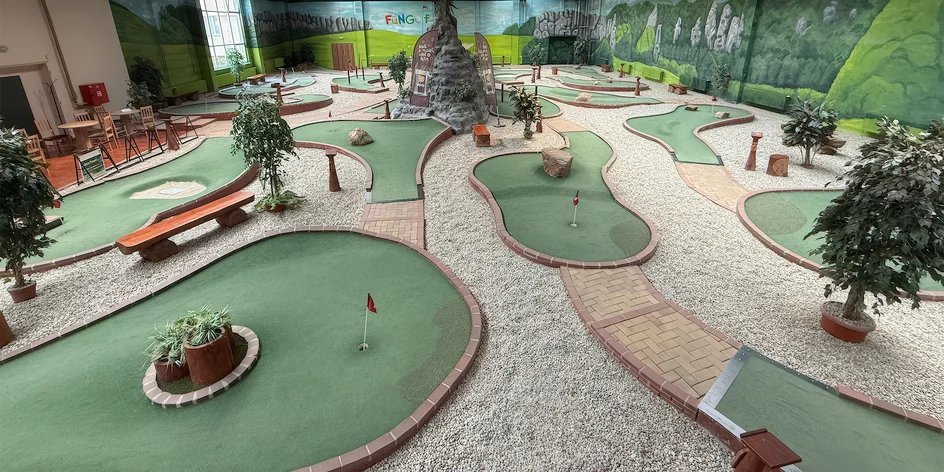 Adventure Golf s pizzou a nápoji pro pár i rodinu