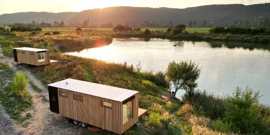 Posed, tiny house či chata u koupacího jezera 15 km od centra Prahy