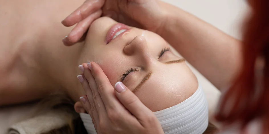 Masáž dle výběru: bylinnými měšci, liftingová, indická i madagaskarská