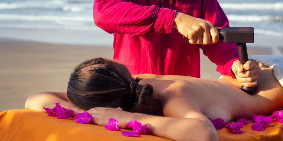 Speciální thajská Tok Sen masáž vibračními paličkami