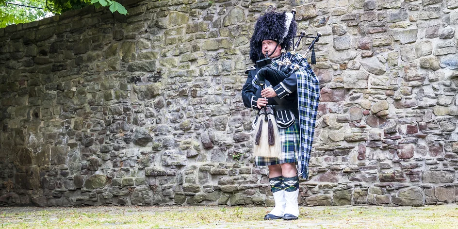 Letecky do Edinburghu: Loch Ness i Military Tattoo
