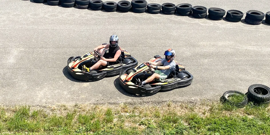 Až dvě 8min. jízdy na motokárách pro děti i dospělé