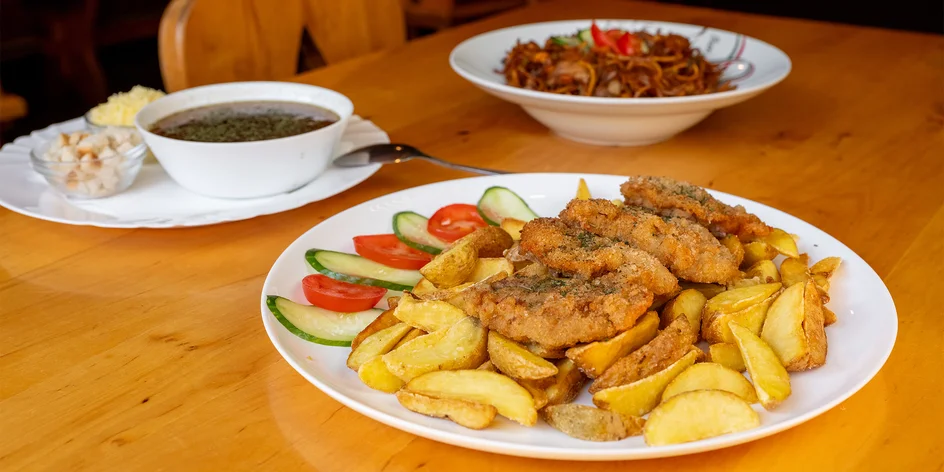 Česnečka či zelňačka a hlavní chod výběrem z 6 druhů