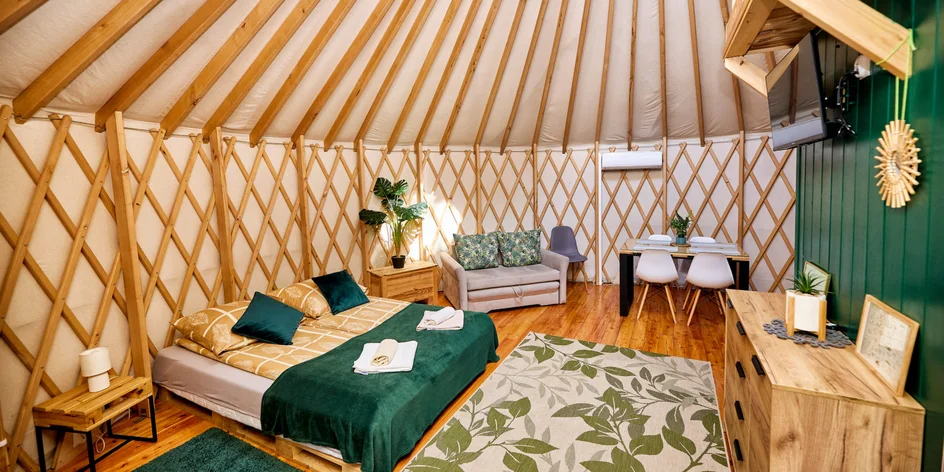Pobyt s nádechem exotiky: jurta s privátní vířivkou