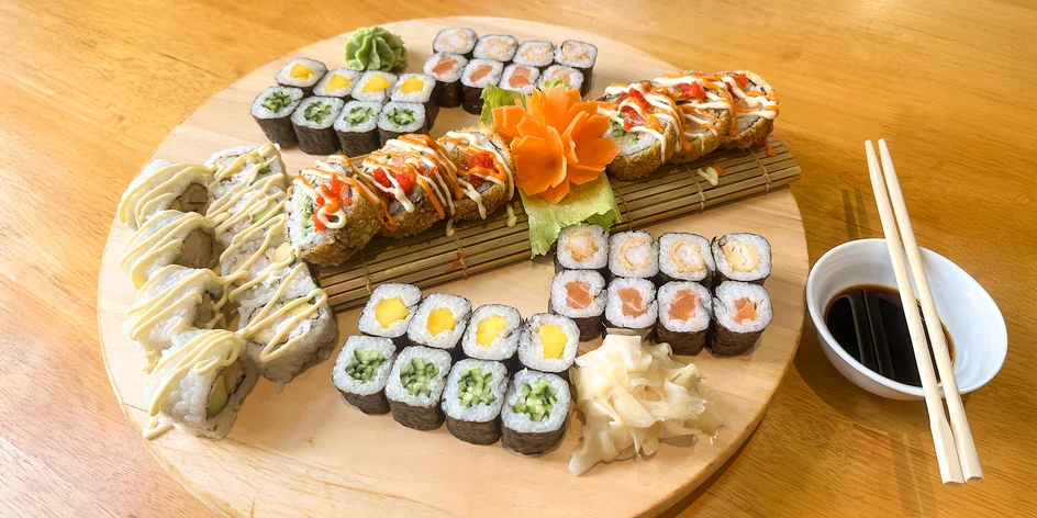 Sushi sety s rybou i vege: 18–66 kousků i miso polévka