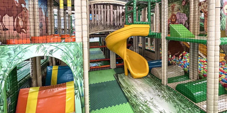 Celodenní vstup do dětské herny + pizza nebo kafe a dort