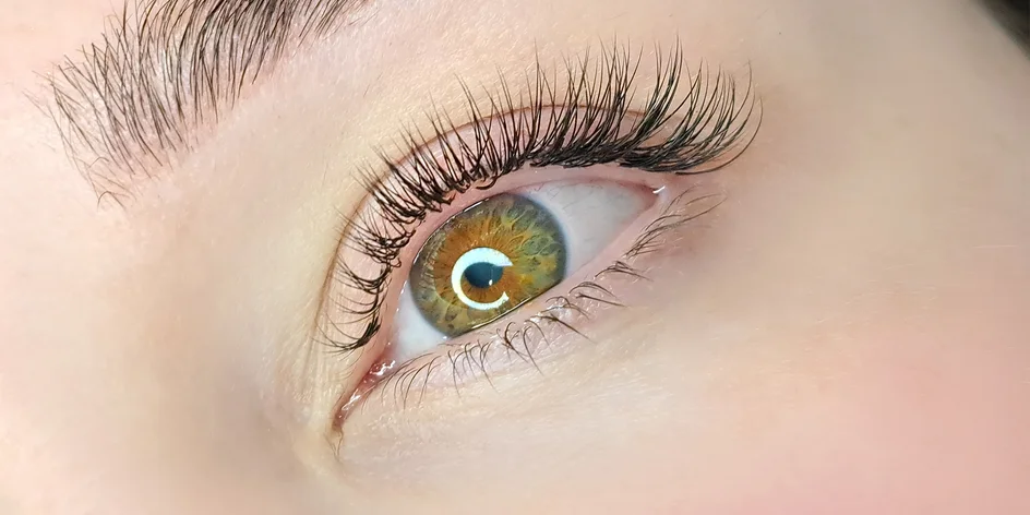 Lash lifting včetně barvy na řasy v salonu v Prostějově