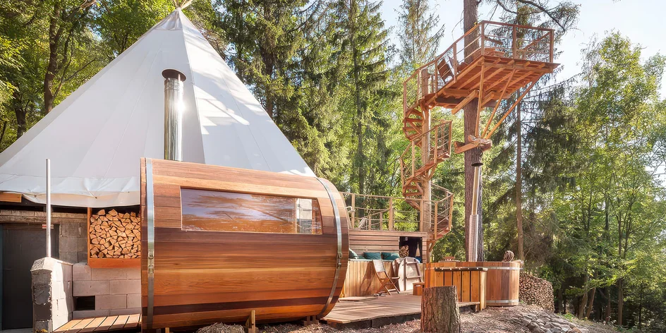 Luxusní teepee se saunou, koupacím sudem i možností snídaně