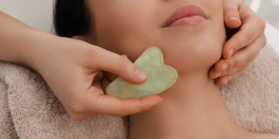Obličejové masáže: lifting, gua sha i hollywoodská