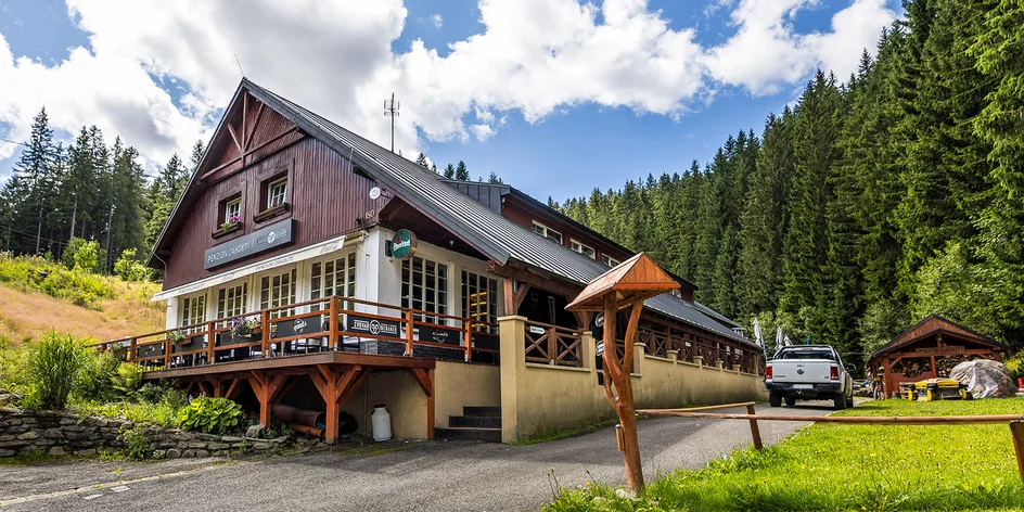 Pec pod Sněžkou s jídlem, saunou i tenisem