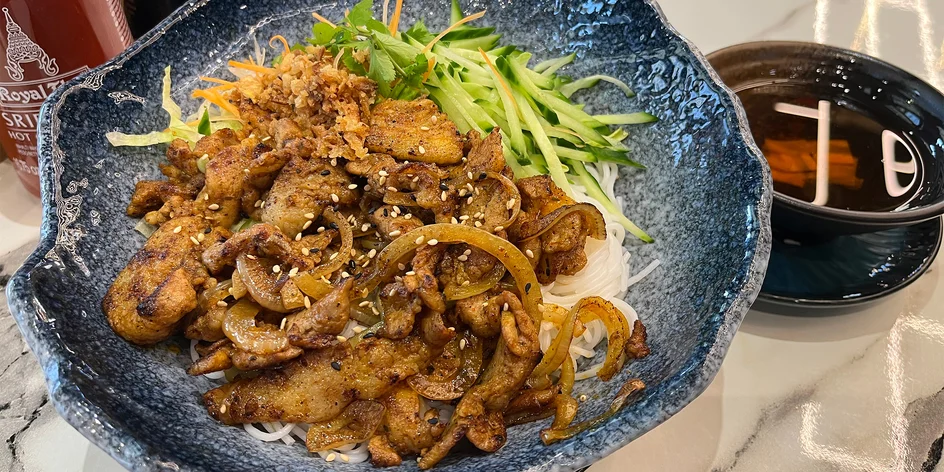 500–1 500 Kč na cokoliv v asijské restauraci