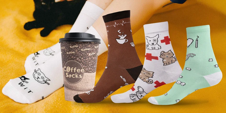 Veselé ponožky ve stylové krabičce: kafe, pizza i kočky