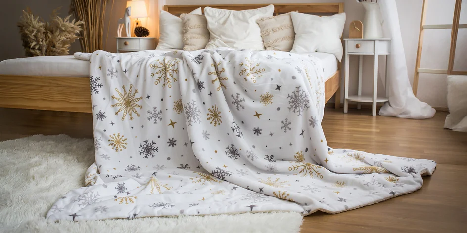 Hřejivé deky s beránkem: s kočkami i vločkami