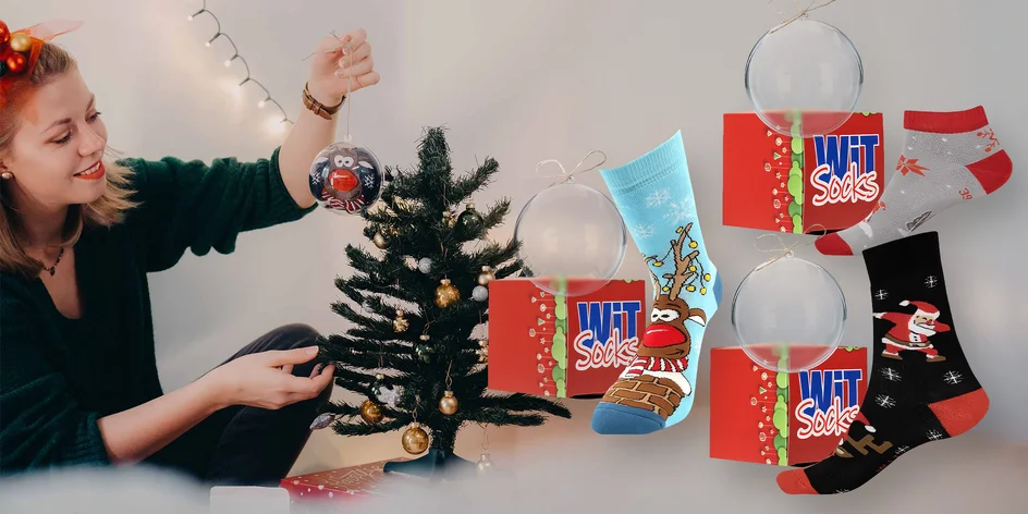 Vánoční ponožky v kouli na stromeček