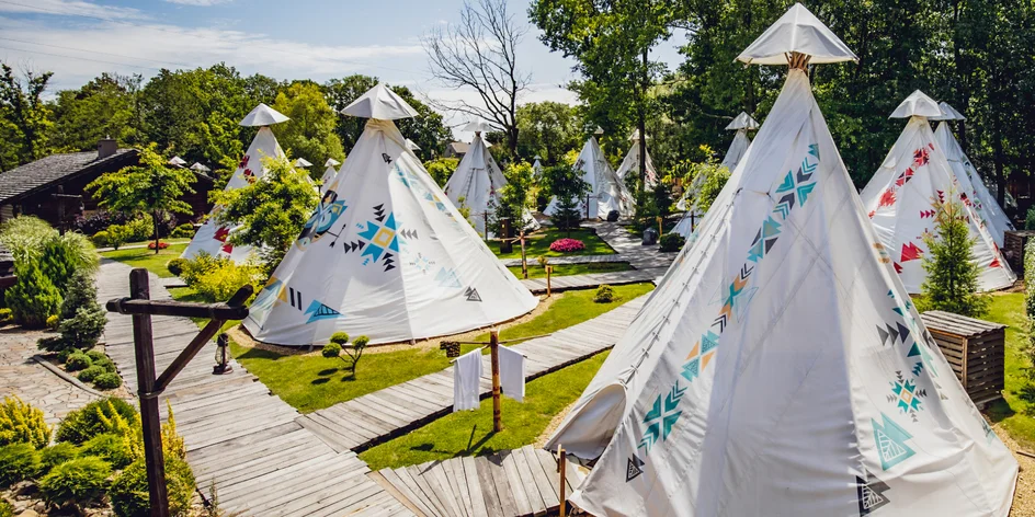 Pobyt jako na Divokém západě: vodní domek, týpí aj.