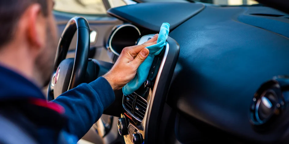 Auto jako nové: čištění interiéru, vosk i oživení laku