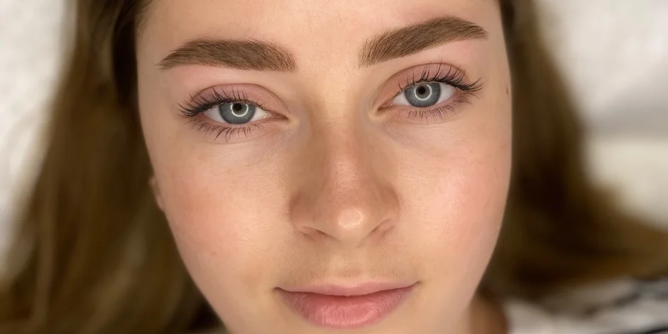 Permanentní make-up rtů nebo obočí