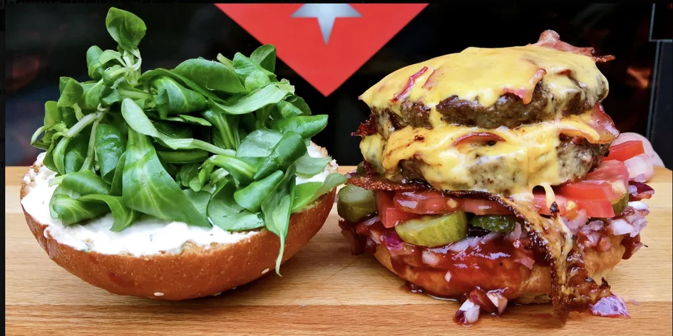 Burger s hranolky, omáčkou a fresh limonádou pro 2