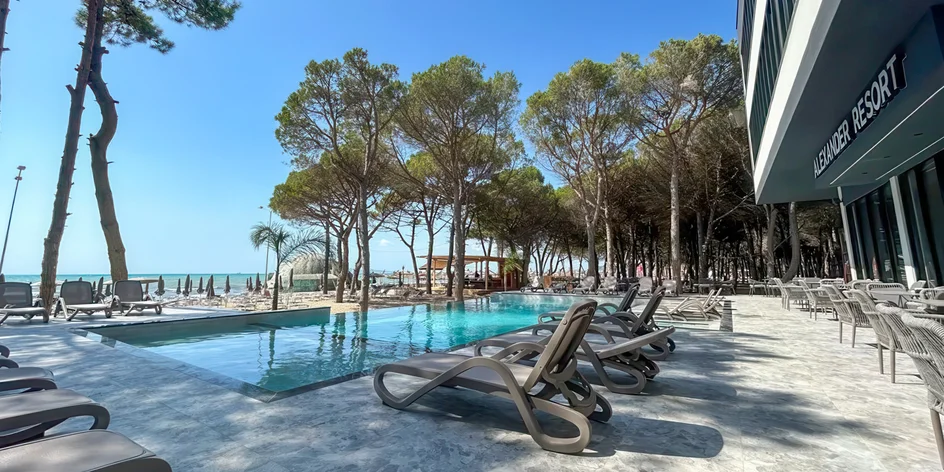 4* hotel v Albánii: u pláže, all inclusive, bazén i let