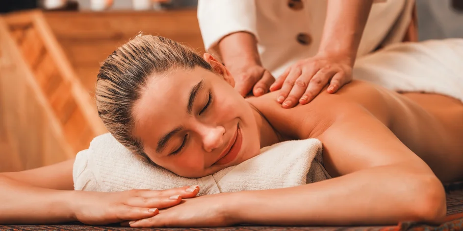 Masáž dle výběru: thajská, čoko i baňky (60 min.)