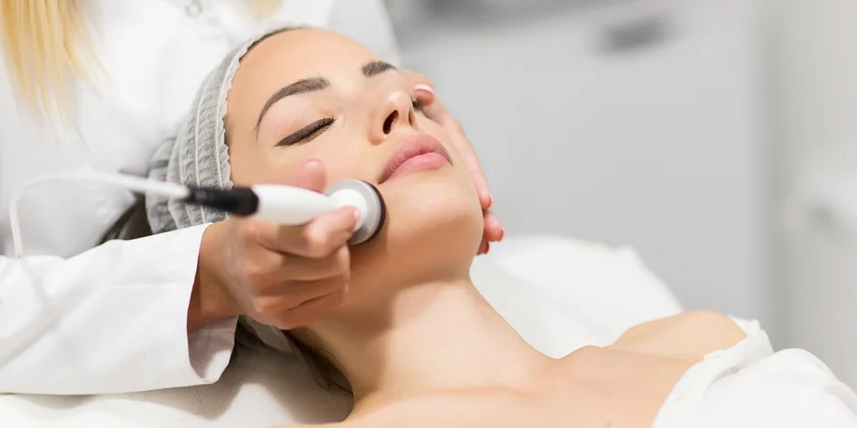 Kosmetické ošetření s radiofrekvenčním liftingem