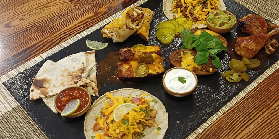 Mexická degustace pro dva: tacos, burrito i žebra