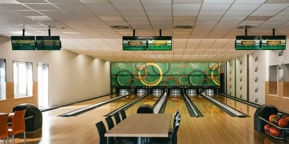 Bowling, motokáry a brambůrky, burger nebo pizza