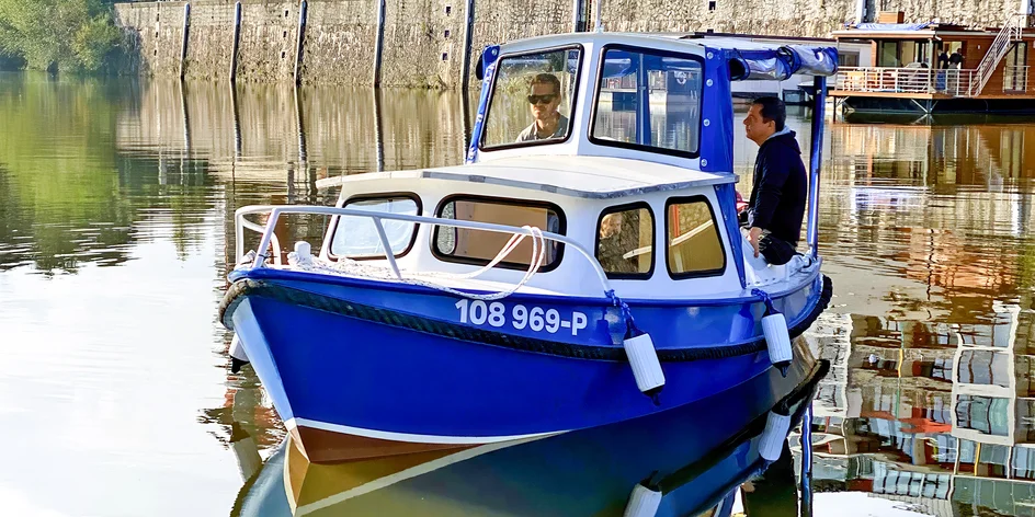 Kapitánem na den: plavba po Vltavě až pro 4 lidi