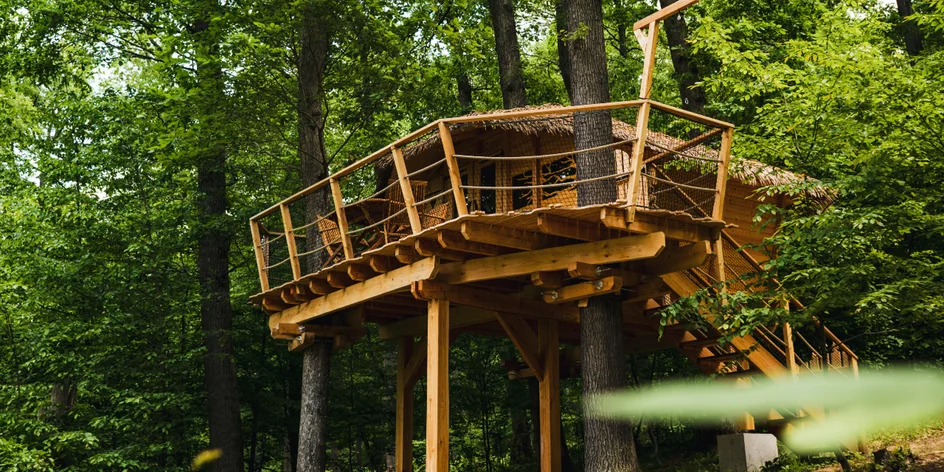 Ubytování v domečku na stromě v Bojnicích