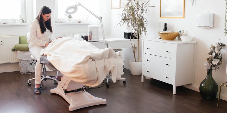 Kosmetické ošetření: základní i s liftingovou masáží