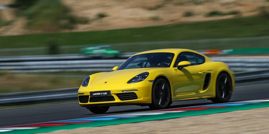 Porsche Cayman S na závodním okruhu: 1–3 kola