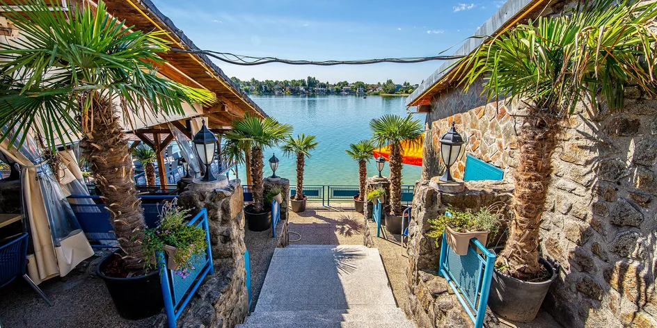 Sluneční jezera: 4* hotel s polopenzí a wellness