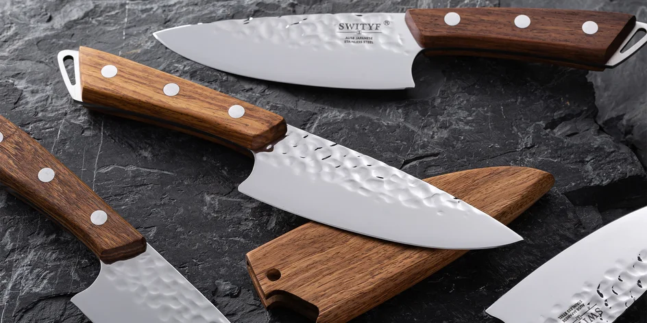 Nůž s ručně kovanou čepelí z japonské oceli AUS8