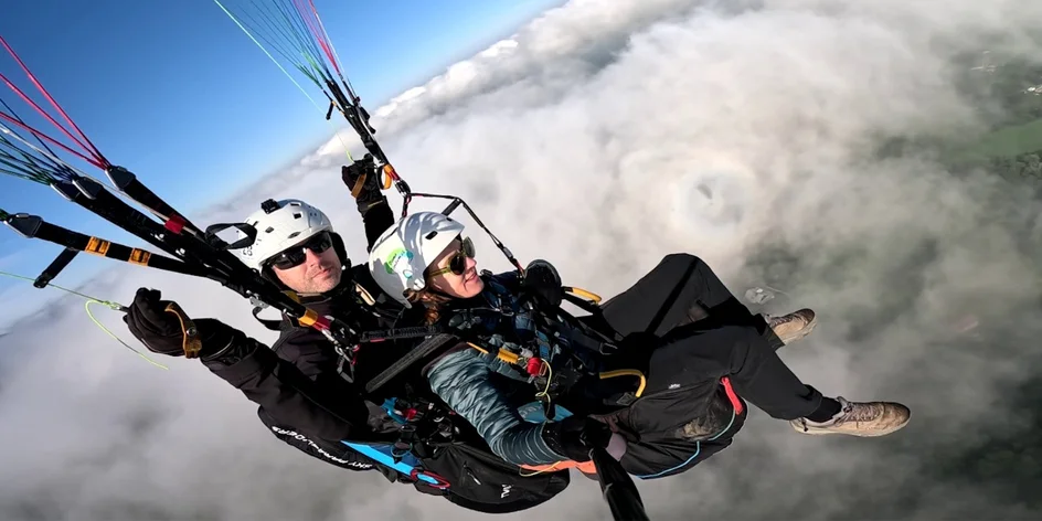 Tandemový paragliding: adrenalinový let v Beskydech