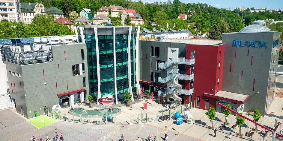 2-4 vstupenky do iQLANDIE a desková hra k tomu